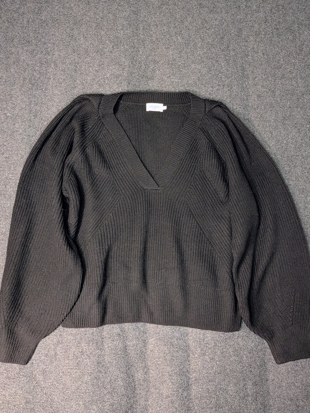 The Reset R Label Must-Have100% Wool V Sweater Black Size L
